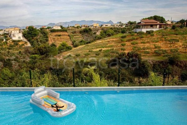 casa indipendente in vendita ad Alcamo in zona Alcamo Marina