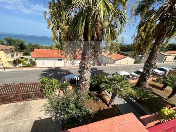 casa indipendente in vendita ad Alcamo in zona Alcamo Marina