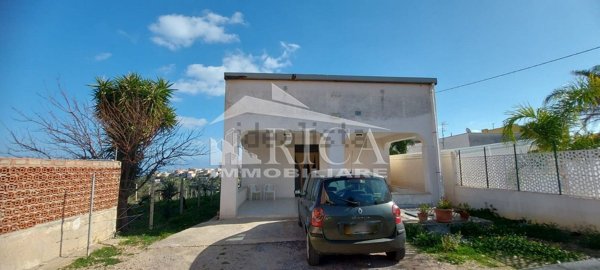 casa indipendente in vendita ad Alcamo in zona Alcamo Marina