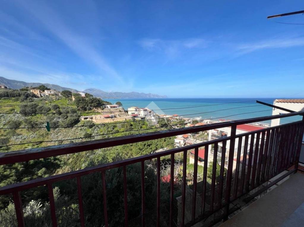 casa indipendente in vendita ad Alcamo in zona Alcamo Marina