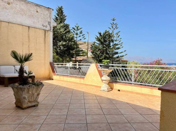 casa indipendente in vendita ad Alcamo in zona Alcamo Marina