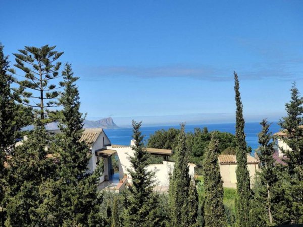 casa indipendente in vendita ad Alcamo in zona Alcamo Marina