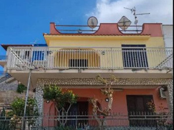 casa indipendente in vendita ad Alcamo in zona Alcamo Marina