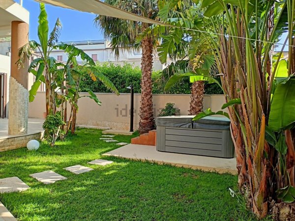 casa indipendente in vendita ad Alcamo in zona Centro Città