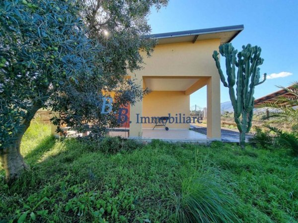 casa indipendente in vendita ad Alcamo in zona Alcamo Marina