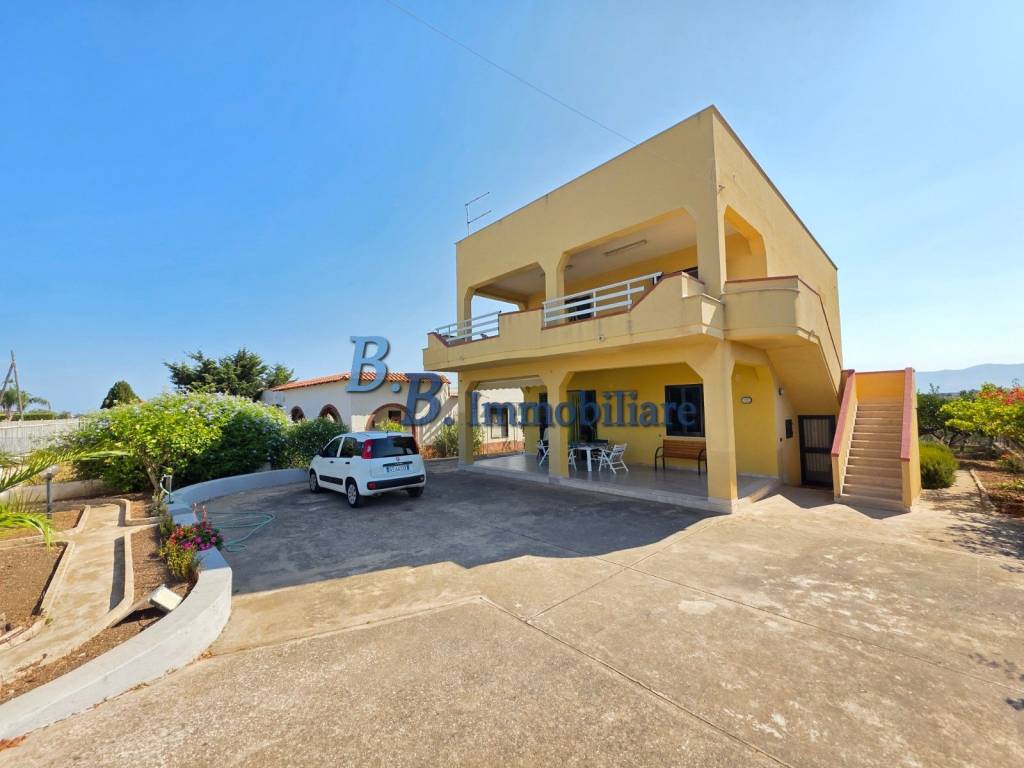 casa indipendente in vendita ad Alcamo in zona Alcamo Marina