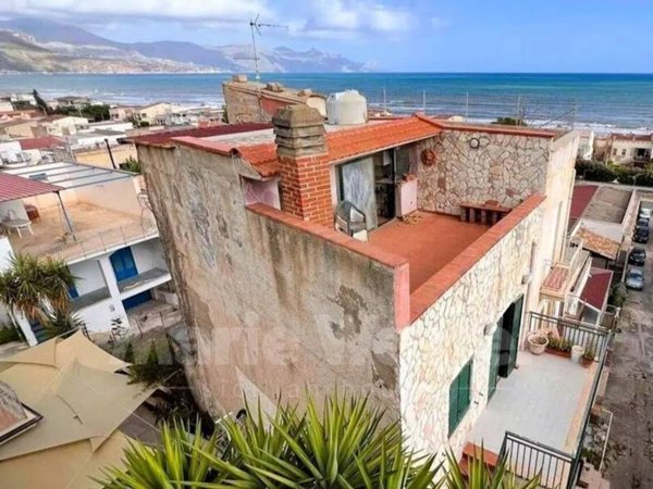 casa indipendente in vendita ad Alcamo in zona Alcamo Marina