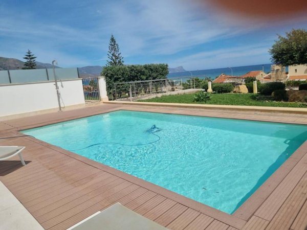 casa indipendente in vendita ad Alcamo in zona Alcamo Marina