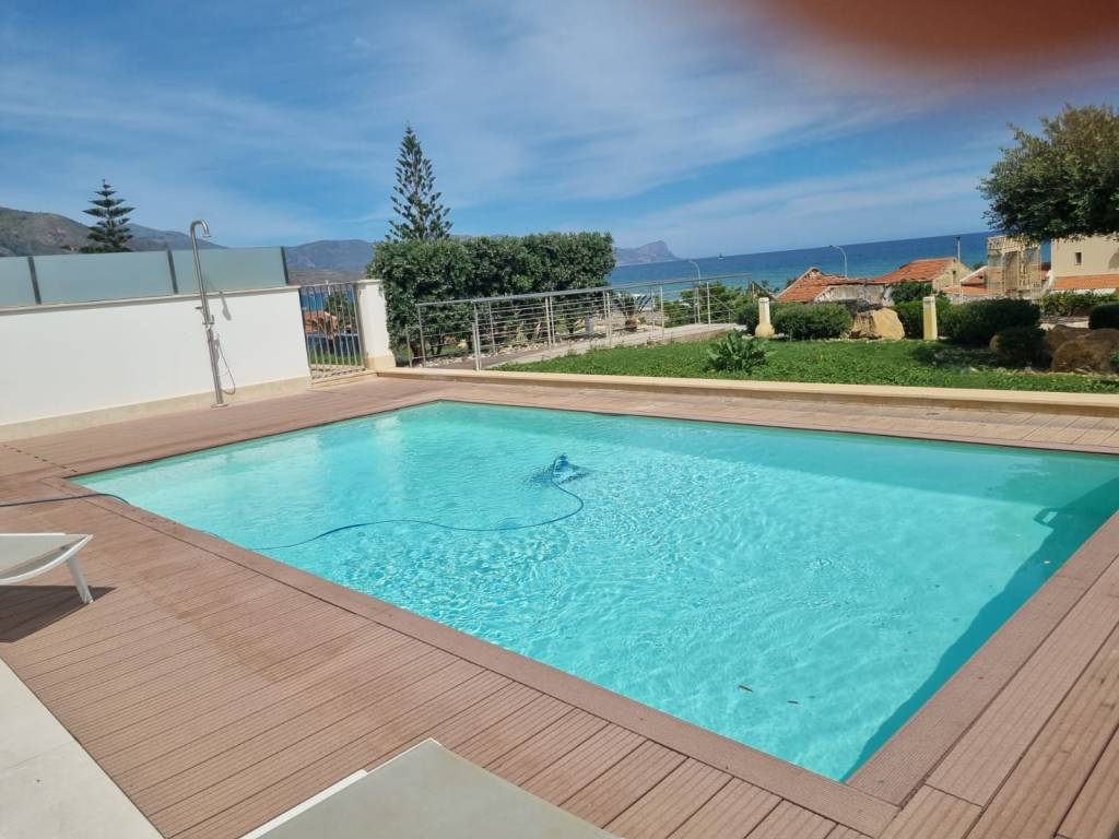 intera palazzina in vendita ad Alcamo in zona Alcamo Marina
