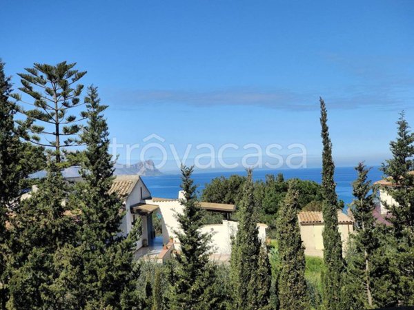 casa indipendente in vendita ad Alcamo in zona Alcamo Marina