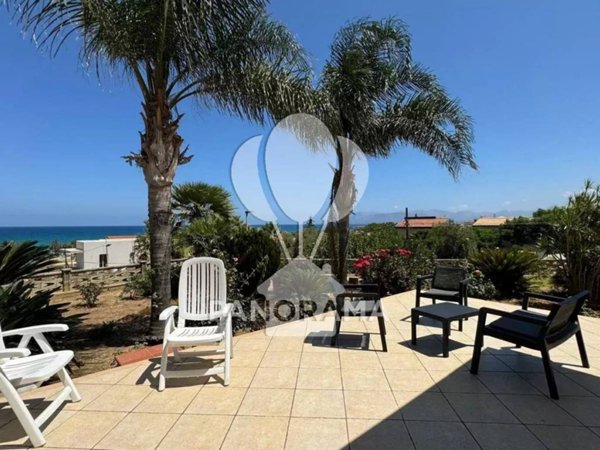 casa indipendente in vendita ad Alcamo in zona Alcamo Marina