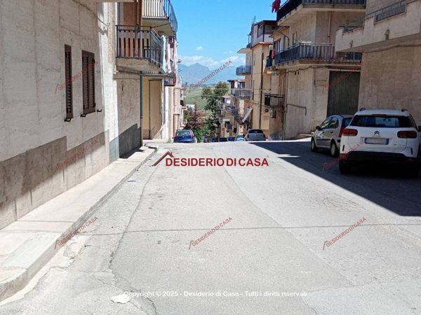 locale commerciale in vendita ad Alcamo