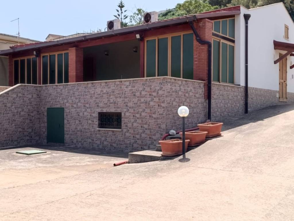 casa indipendente in vendita ad Alcamo in zona Alcamo Marina