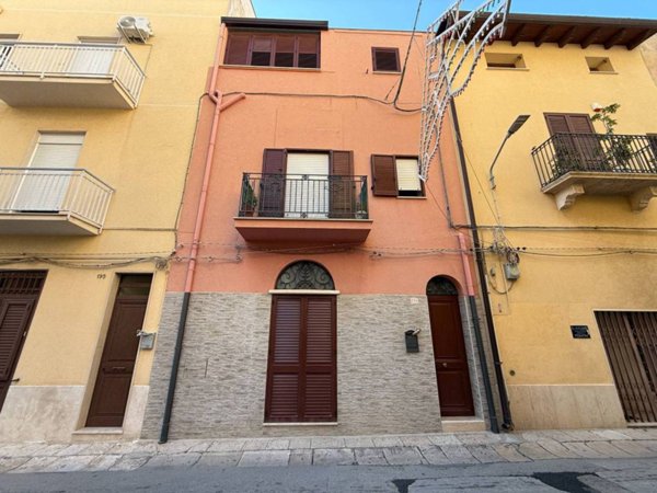 casa indipendente in vendita ad Alcamo