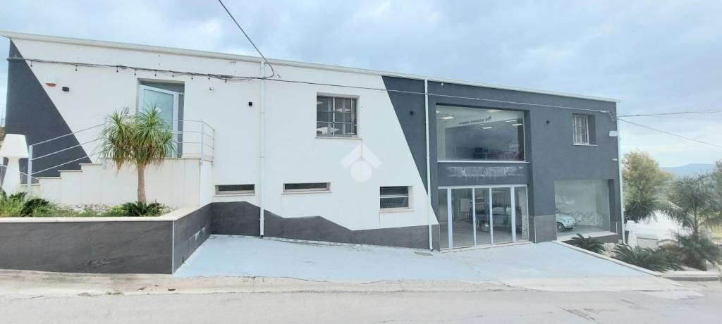 negozio in vendita ad Alcamo