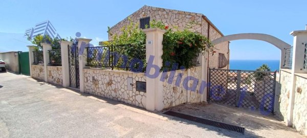 casa indipendente in vendita ad Alcamo in zona Alcamo Marina