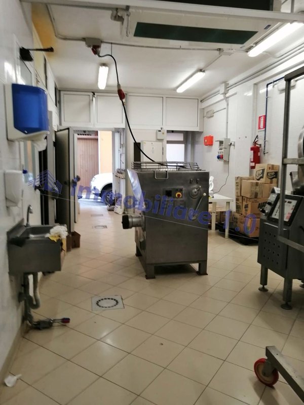 locale commerciale in vendita ad Alcamo