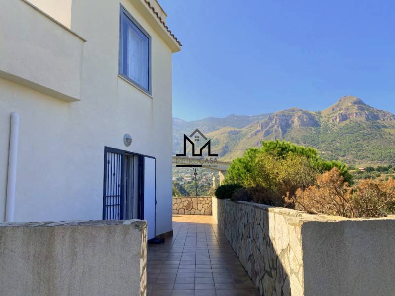 casa indipendente in vendita ad Alcamo in zona Alcamo Marina