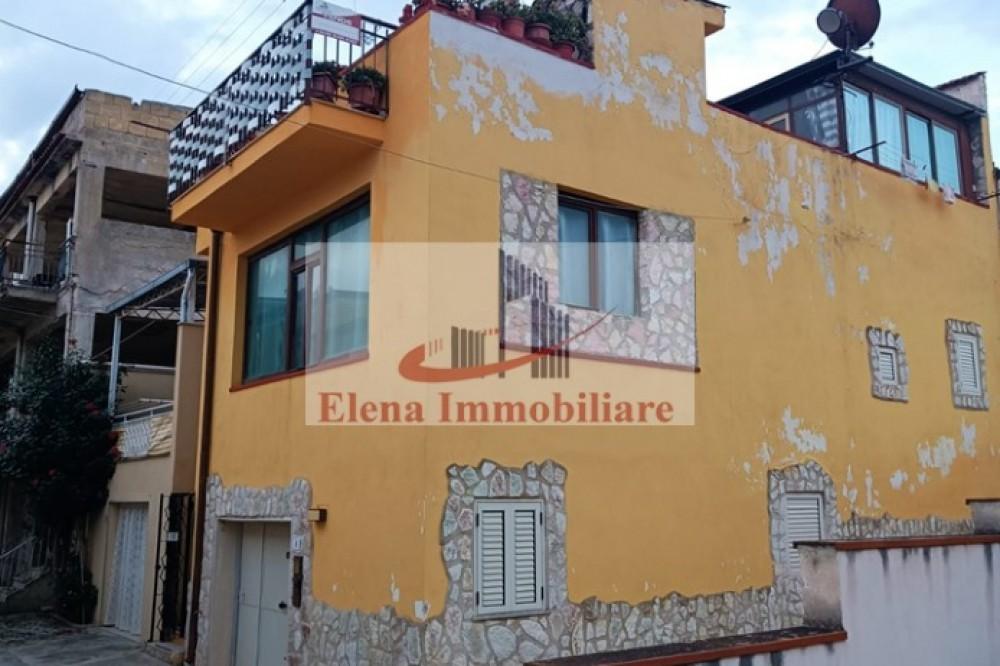 casa indipendente in vendita ad Alcamo in zona Alcamo Marina