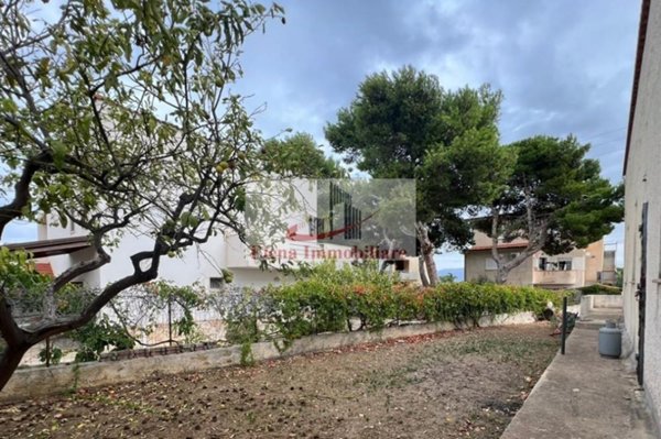 casa indipendente in vendita ad Alcamo in zona Alcamo Marina