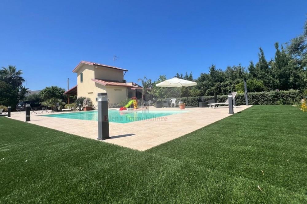 casa indipendente in vendita ad Alcamo