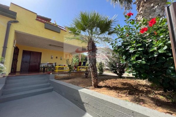 casa indipendente in vendita ad Alcamo in zona Alcamo Marina