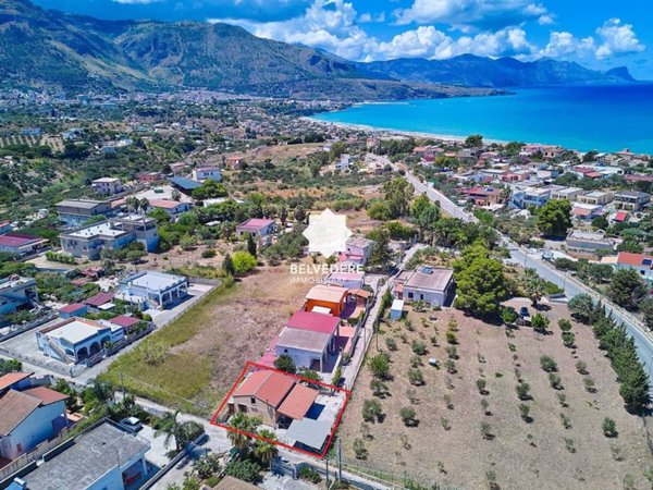 casa indipendente in vendita ad Alcamo in zona Alcamo Marina