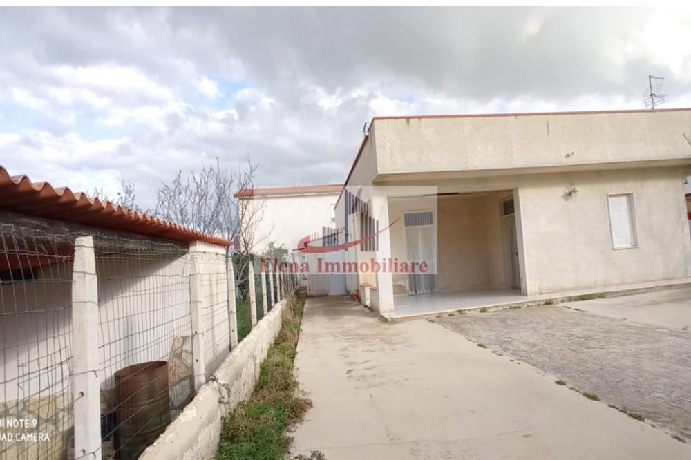 casa indipendente in vendita ad Alcamo in zona Alcamo Marina