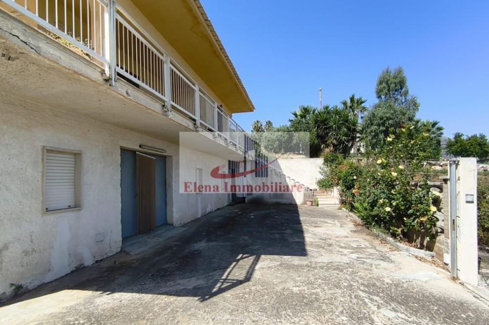 casa indipendente in vendita ad Alcamo in zona Alcamo Marina