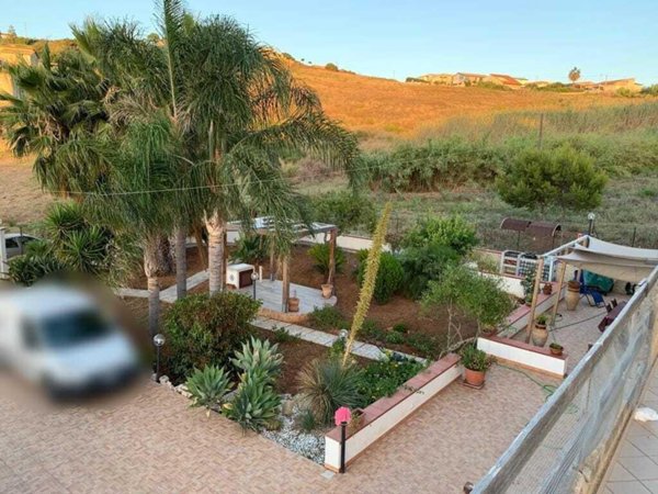 casa indipendente in vendita ad Alcamo in zona Alcamo Marina