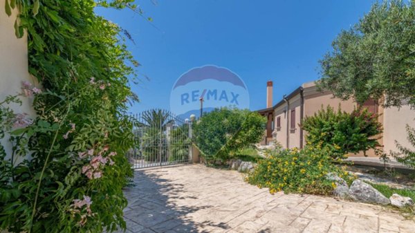 casa indipendente in vendita ad Alcamo