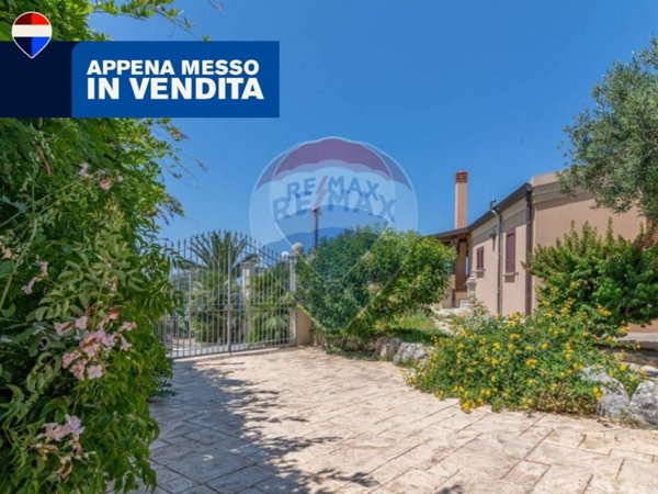casa indipendente in vendita ad Alcamo in zona Alcamo Marina