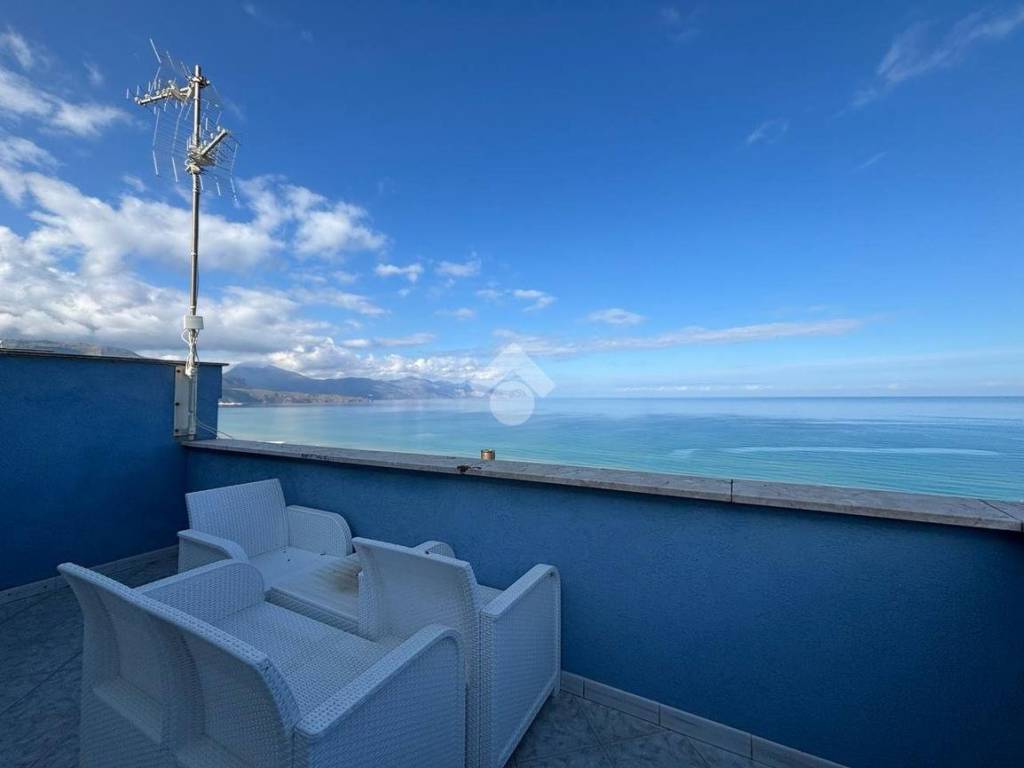 casa indipendente in vendita ad Alcamo in zona Alcamo Marina