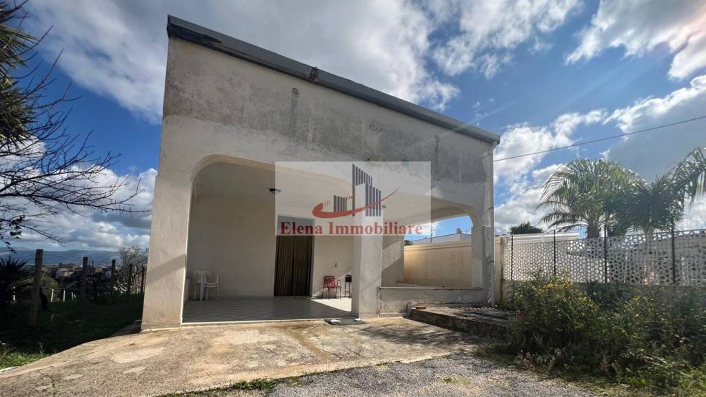 casa indipendente in vendita ad Alcamo in zona Alcamo Marina