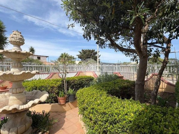 casa indipendente in vendita ad Alcamo in zona Alcamo Marina