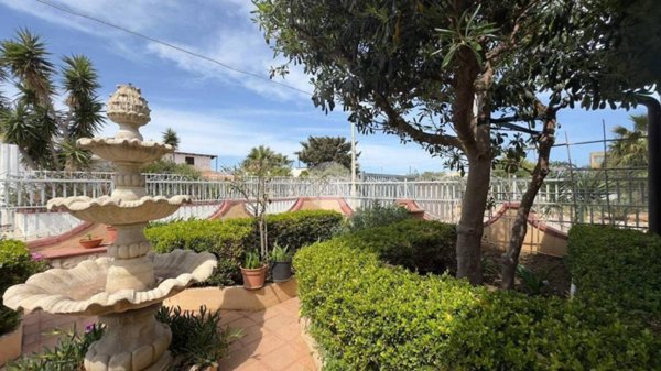 casa indipendente in vendita ad Alcamo