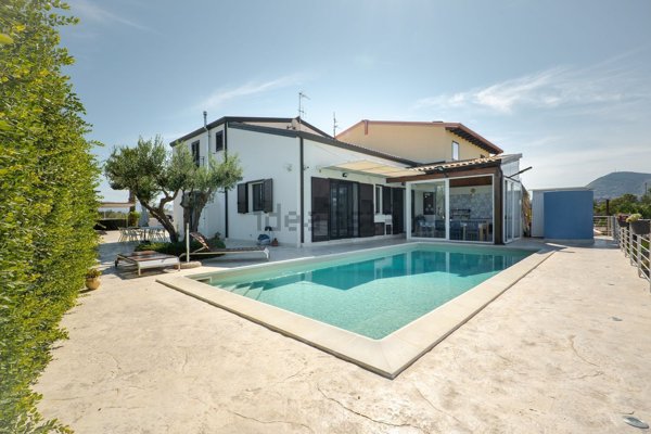 casa indipendente in vendita ad Alcamo in zona Alcamo Marina
