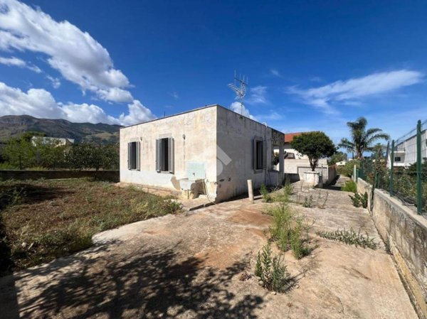 casa indipendente in vendita ad Alcamo in zona Alcamo Marina