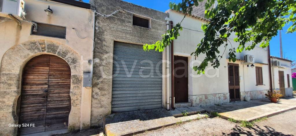 casa indipendente in vendita ad Alcamo in zona Alcamo Marina