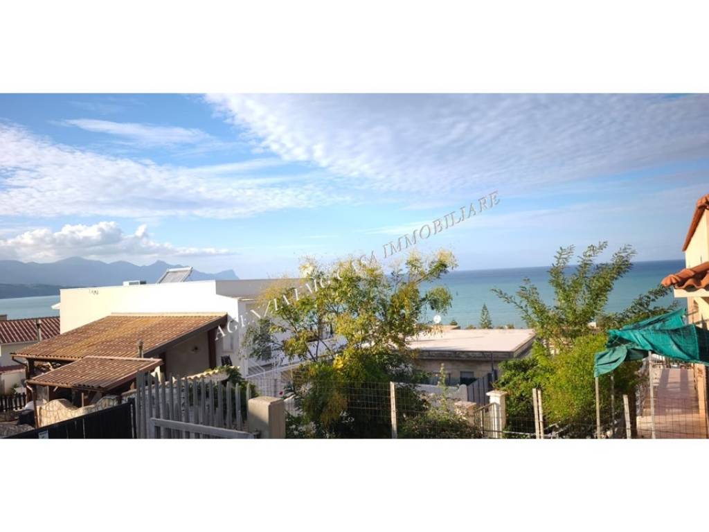 casa indipendente in vendita ad Alcamo in zona Alcamo Marina