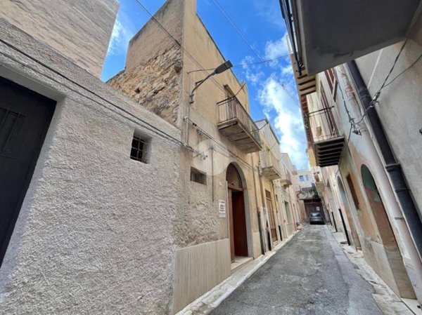 casa indipendente in vendita ad Alcamo in zona Centro Città