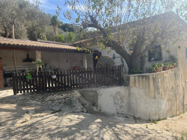 casa indipendente in vendita ad Alcamo