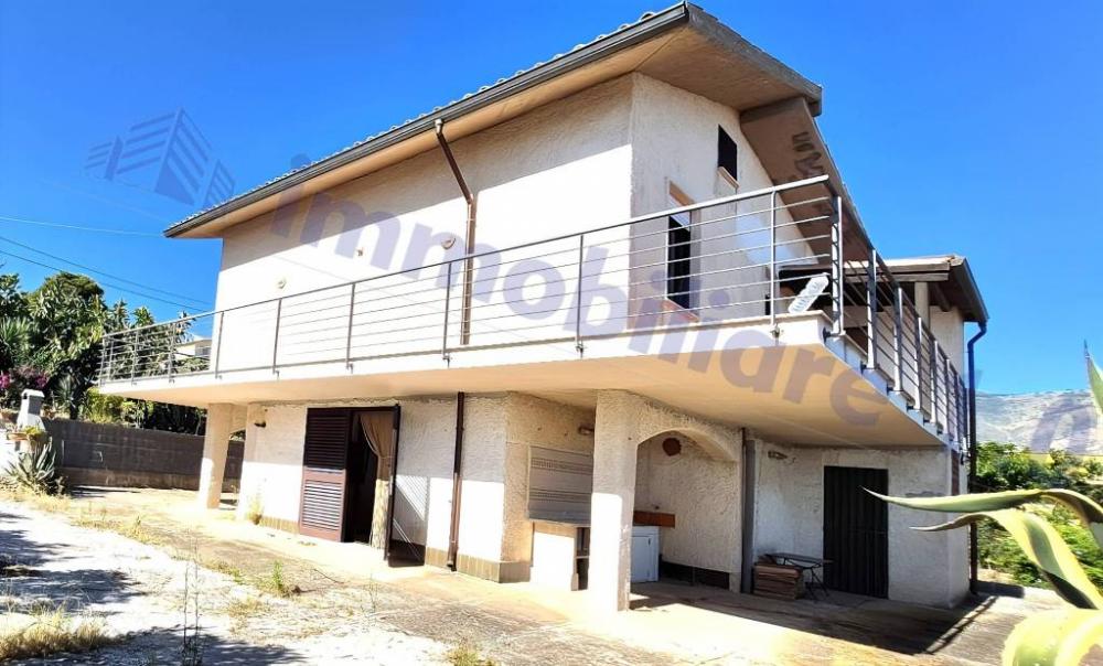 casa indipendente in vendita ad Alcamo in zona Alcamo Marina