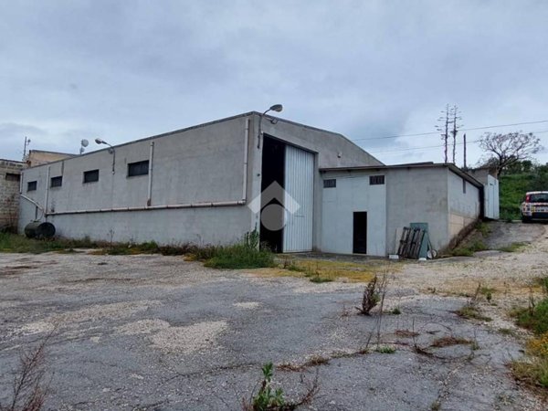 locale commerciale in vendita ad Alcamo