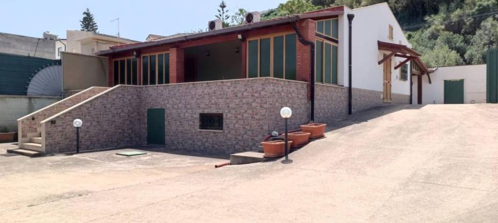 casa indipendente in vendita ad Alcamo in zona Alcamo Marina