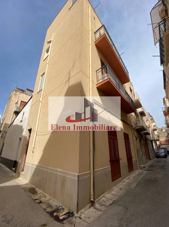 casa indipendente in vendita ad Alcamo in zona Centro Città
