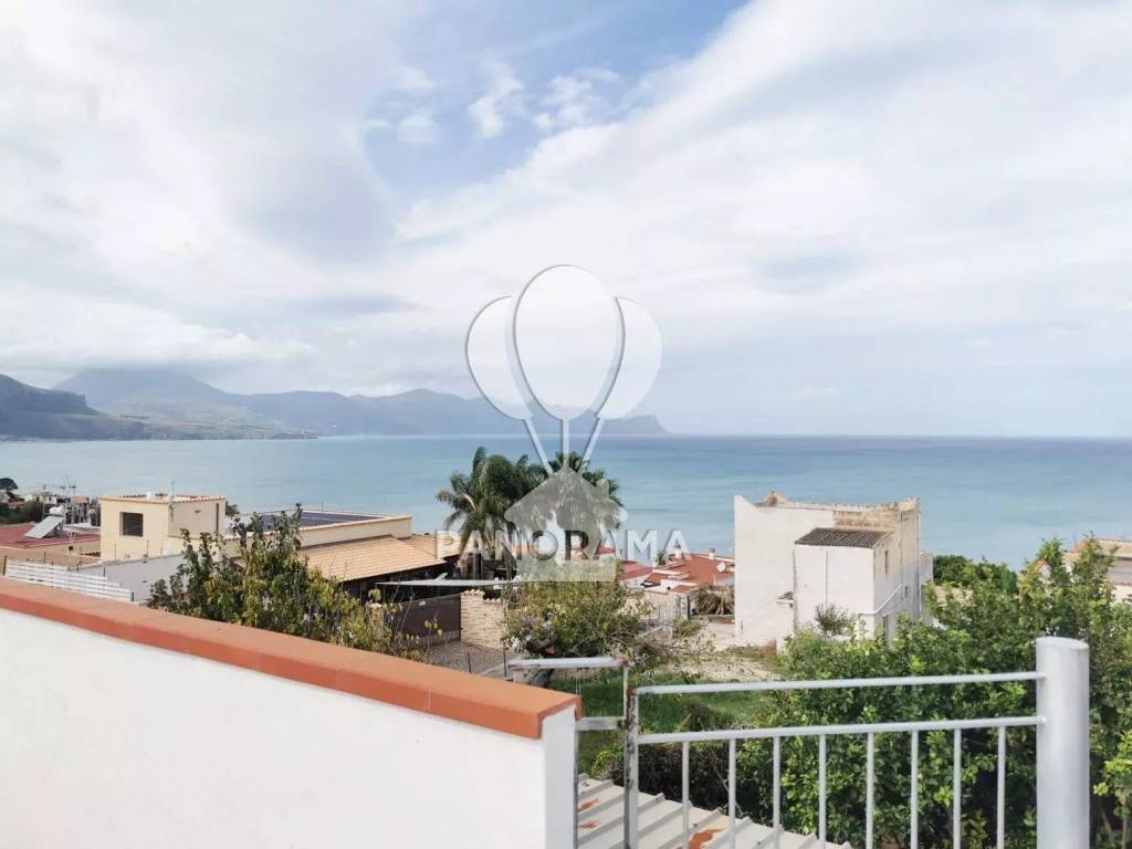 casa indipendente in vendita ad Alcamo in zona Alcamo Marina