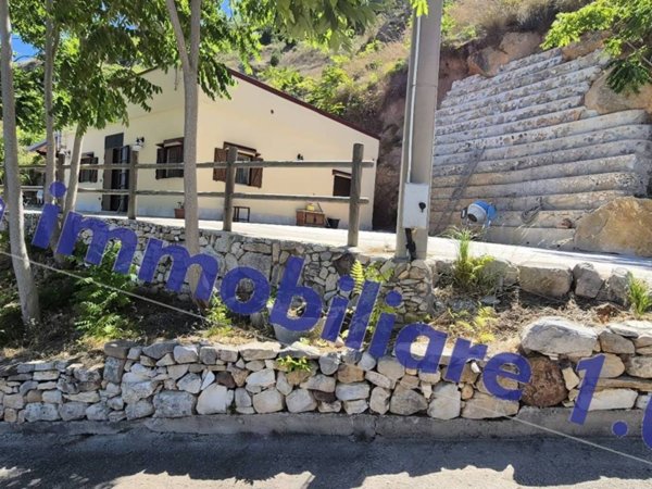 casa indipendente in vendita ad Alcamo