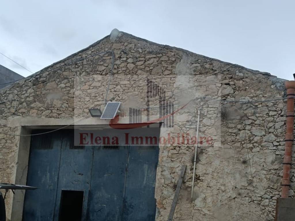 locale commerciale in vendita ad Alcamo
