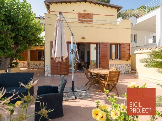 casa indipendente in vendita ad Alcamo in zona Centro Città